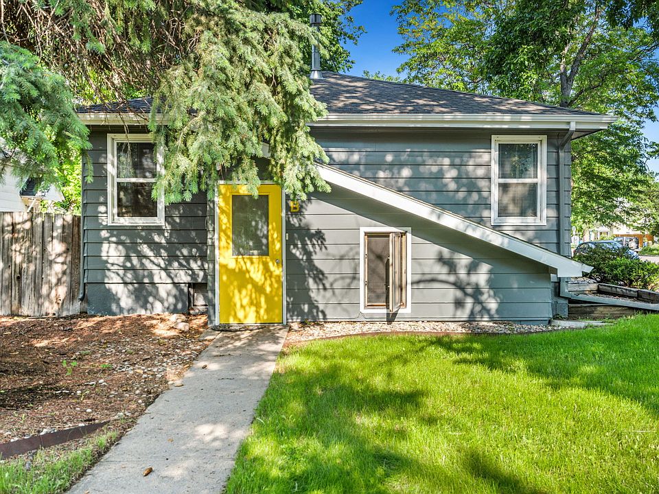 Private Entrance to garden level 2 bedroom/1 bath unit