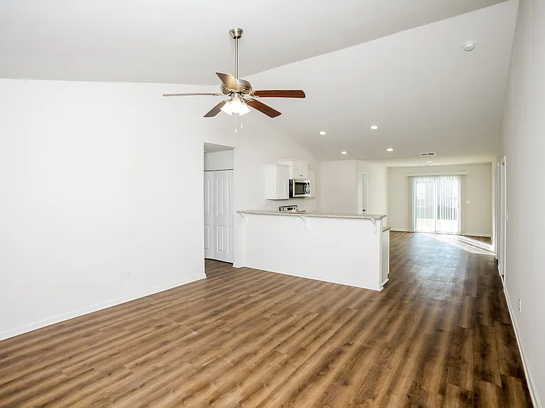 465 Conifer St — Photo 5