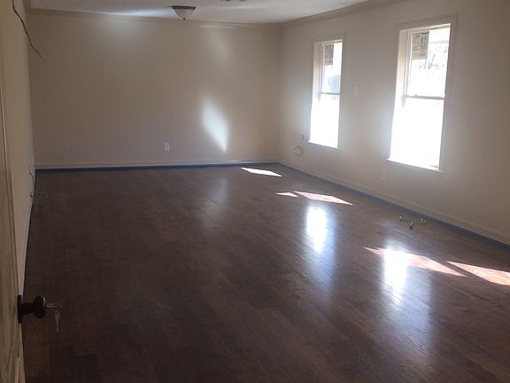 5th image of 1707 Oaks Dr