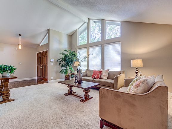 4th image of 4400 Willowglen Way