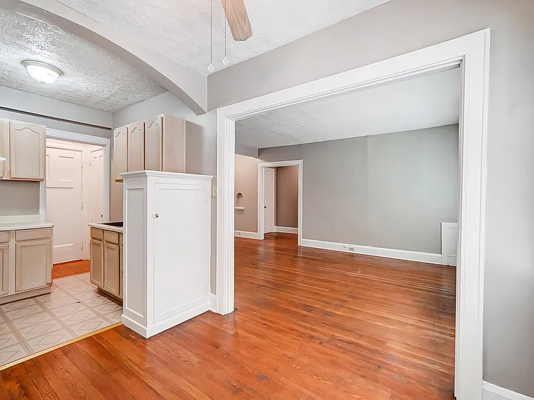 2560 Madison Rd #10 — Photo 7