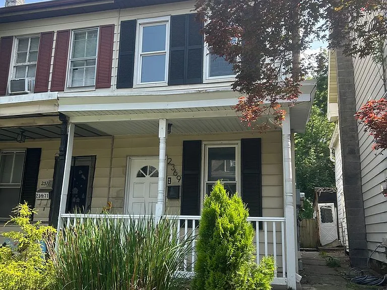 2369 Canby St — Photo 17