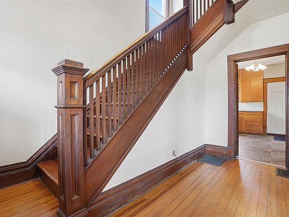 3rd image of 1130 Rochester Ave