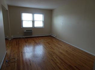 2047 157th St #3, Whitestone, NY 11357