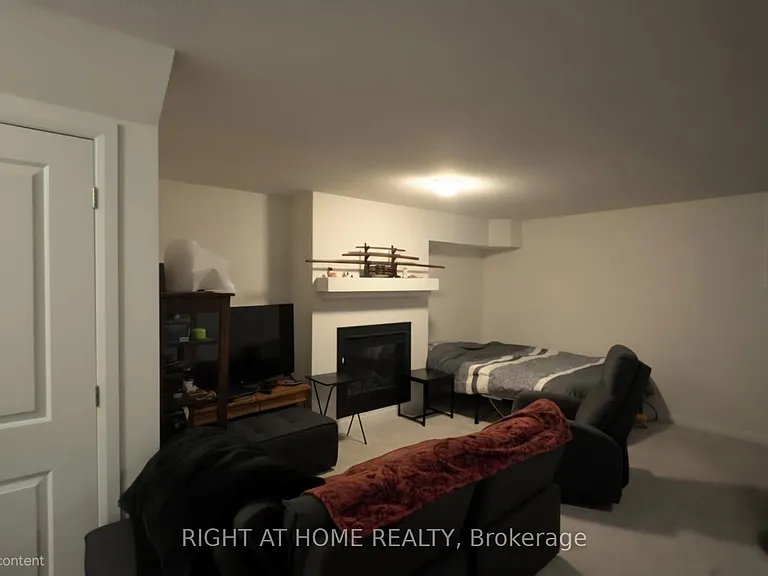 836 Dynasty St W — Photo 18