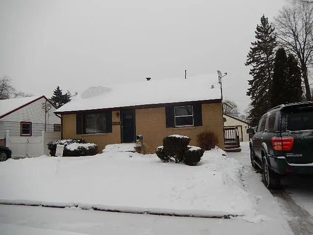 5830 N 79th St photo 1