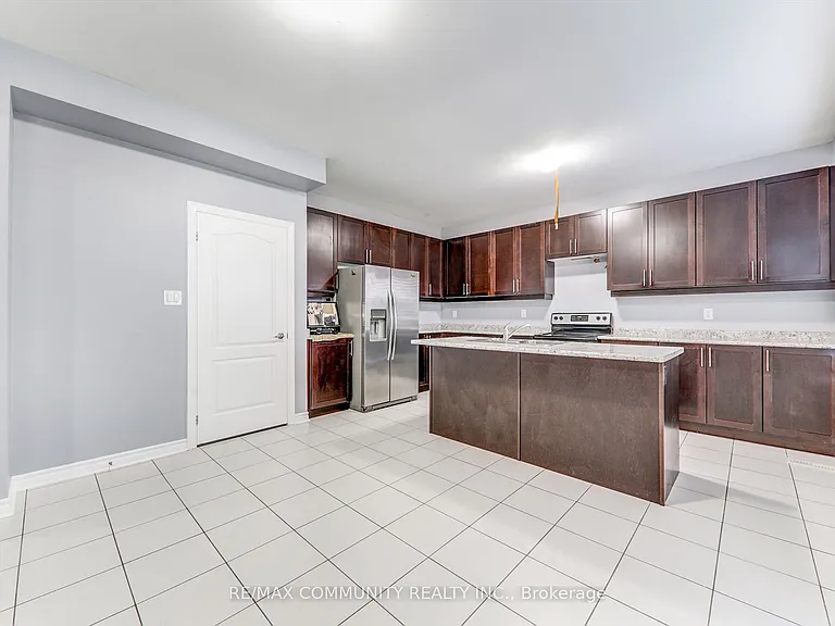 79 McRoberts Cres — Photo 11