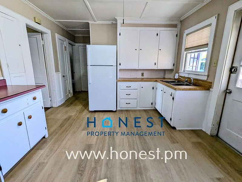 2 bed, 1.0 bath, 988 sqft, $1,425 — Photo 1