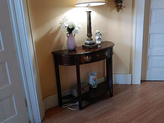 upstairs hallway, nice floor