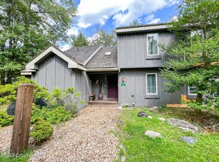 70 Snow Ridge Cir, Lake Harmony, PA 18624