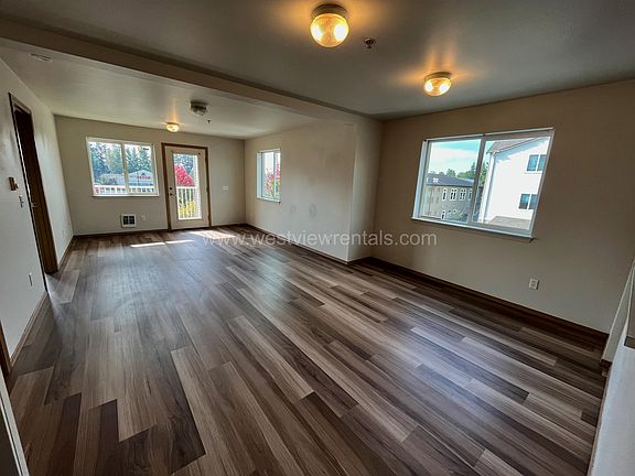 4th image of 139 Prince Ave #201