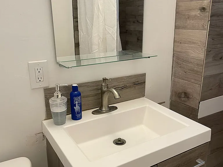 2025 Neptune Ave — Photo 8