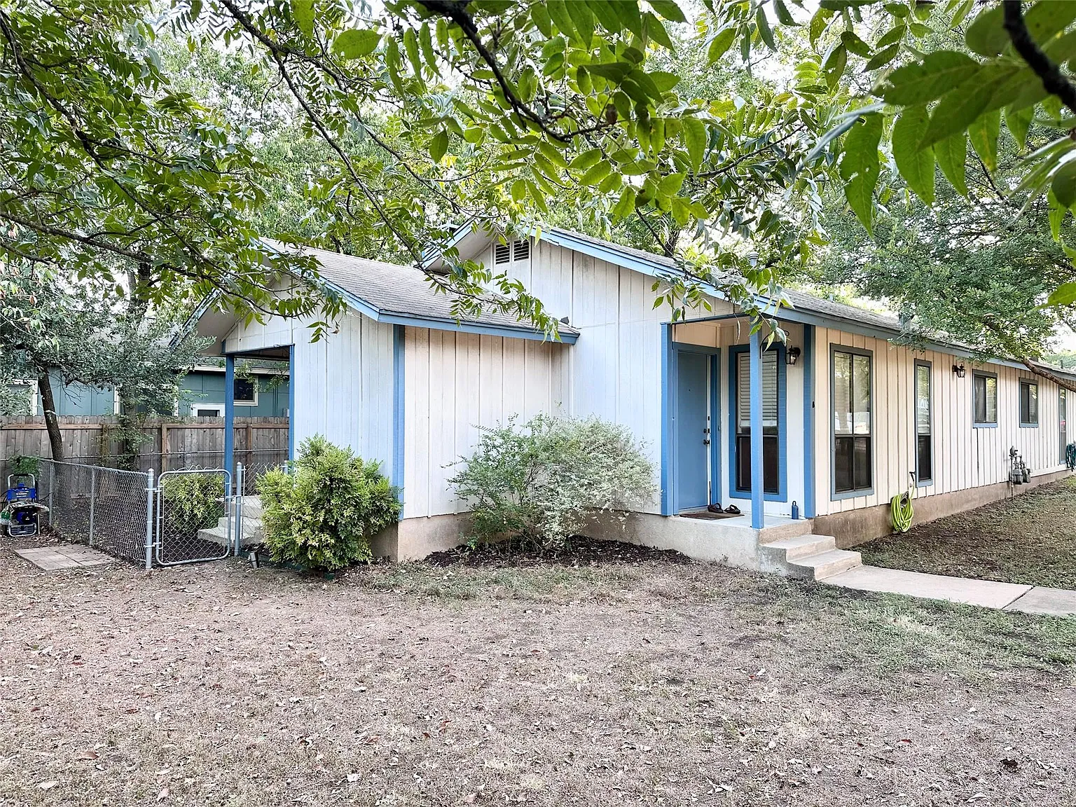 2 bed, 2.0 bath, 900 sqft, $1,695 — Photo 2