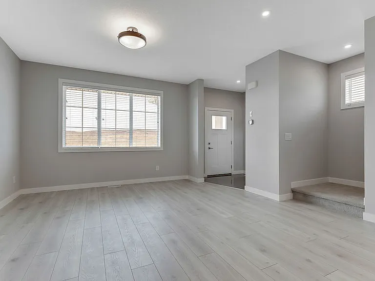146 Creekside Dr SW #UPPER — Photo 6