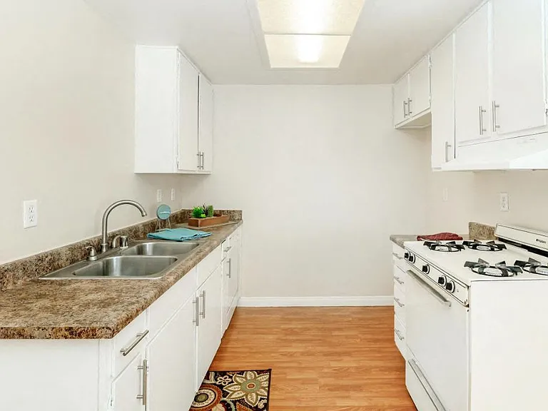 Sunset View Apartments — Photo 50