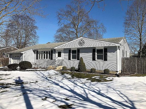 2nd image of 523 Bayport Ave
