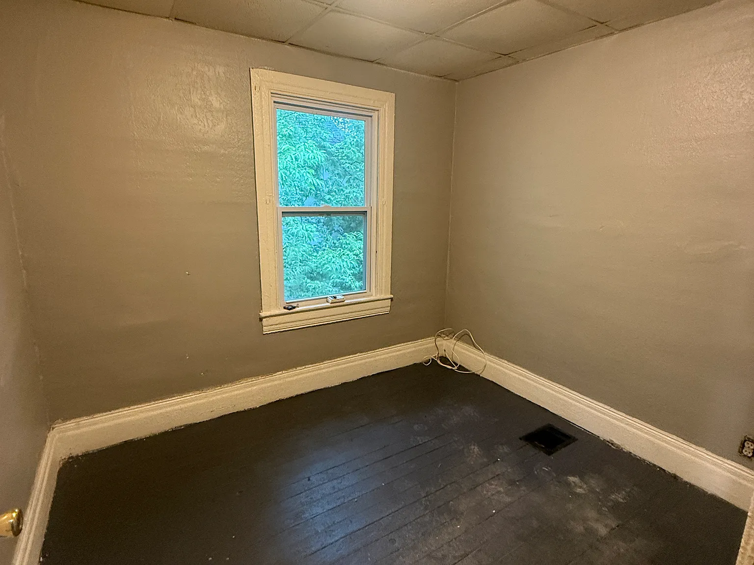3 bed, 900 sqft, $1,050 — Photo 2