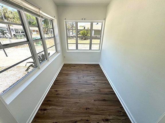 5th image of 625 12th Ave W