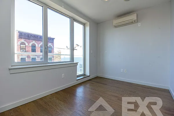 Rented by EXR | media 2