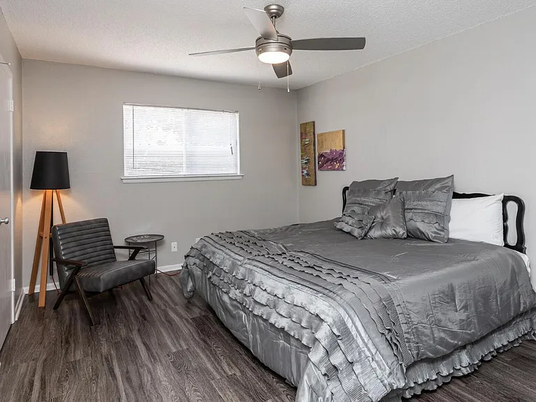 Village Oaks Apartments — Photo 15