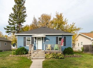 713 3rd Ave NE, East Grand Forks, MN 56721