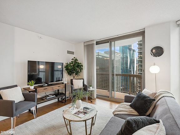 4th image of 222 N Columbus Dr APT 3509