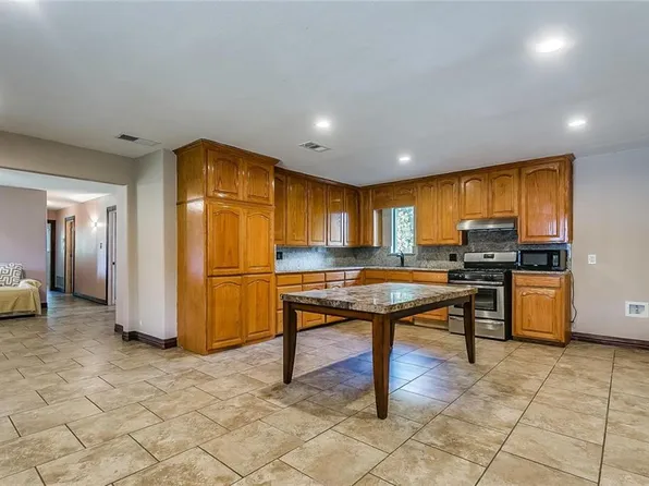 917 Linville Ln, Everman, TX 76140
