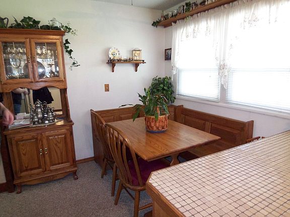 Kitchen eating area