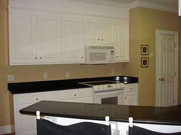 2nd image of 812 S Creek Dr