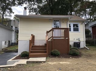 30 Geneva Trl, Hopatcong, NJ 07843