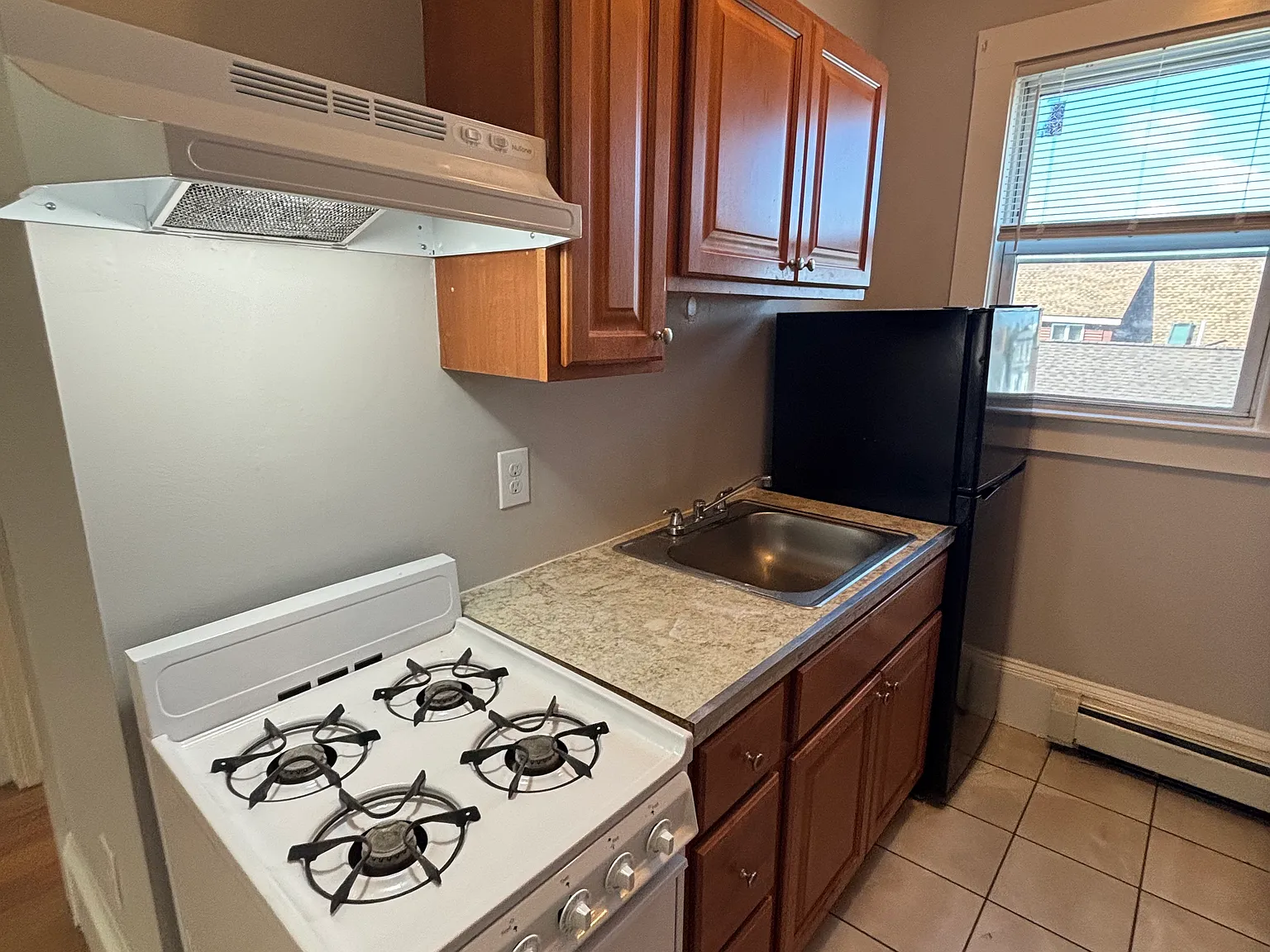 2 bed, $2,400 — Photo 4