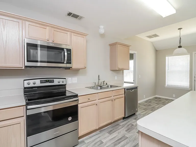 718 Reindeer Dr — Photo 9