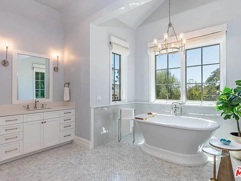 6671 Dume Dr — Photo 24