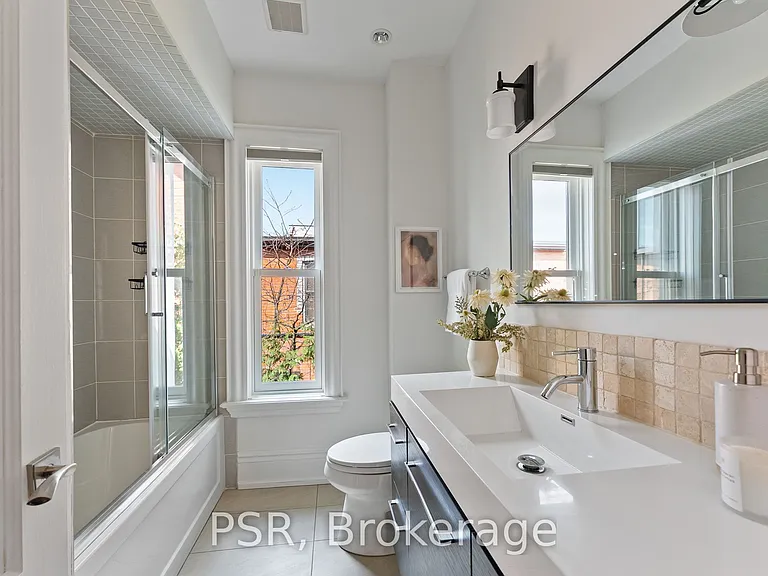 126 Dovercourt Rd — Photo 24