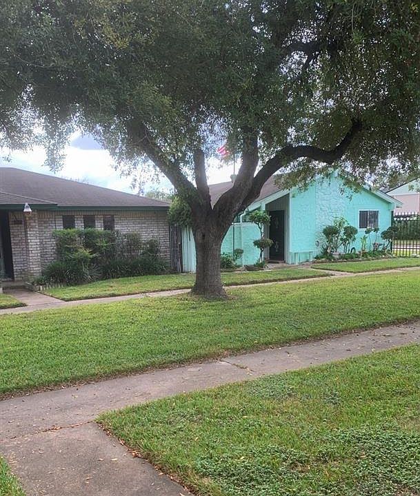 1st image of 15406 Chipman Ln