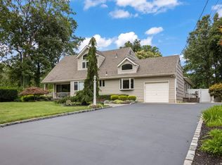 41 Pilgrim Path, Huntington, NY 11743