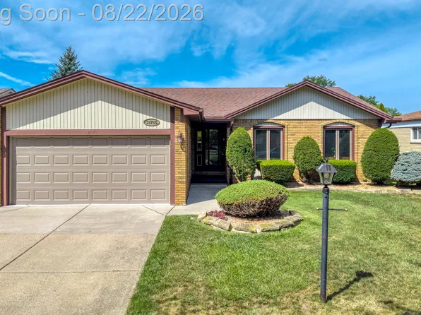 38715 Mount Kisco Dr, Sterling Heights, MI 48310