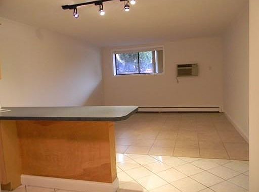 4th image of 600 Governors Dr APT 9