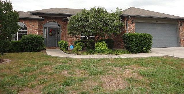 1st image of 1049 Memorial Cir
