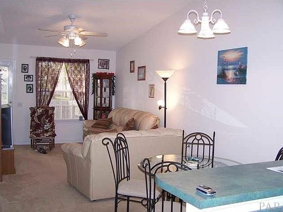 3rd image of 2447 Trailwood Dr