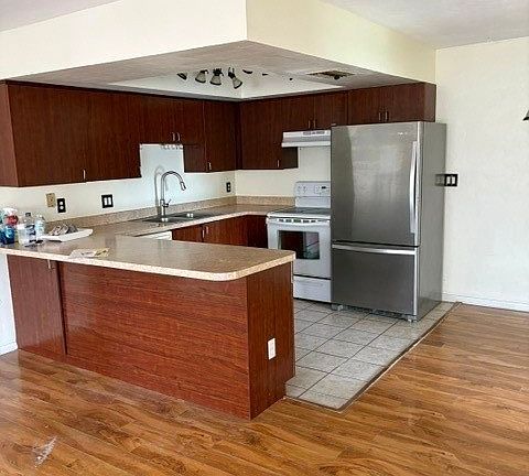 2nd image of 2905 Santa Barbara Blvd