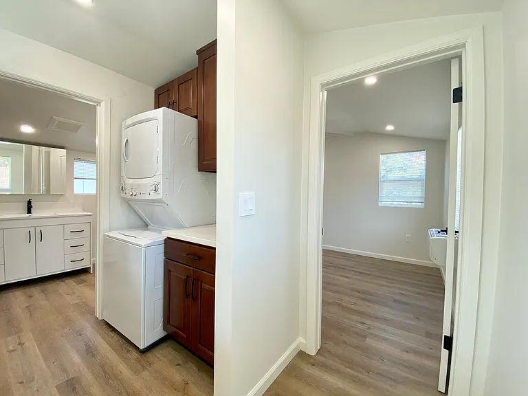 423 Saratoga St — Photo 13