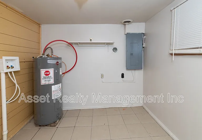 102 Wainwright Rd — Photo 21