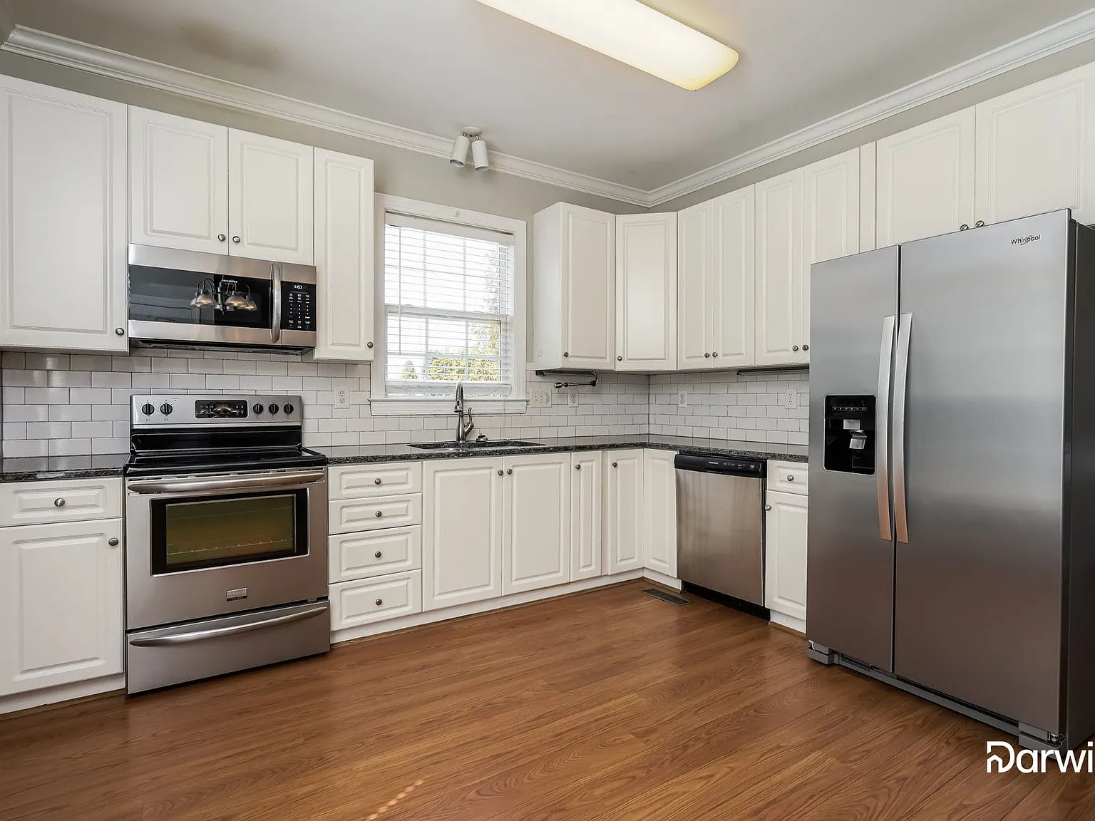 3 bed, 2.5 bath, 2460 sqft, $2,360 — Photo 2