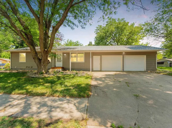 6104 W Essex Dr, Sioux Falls, SD 57106