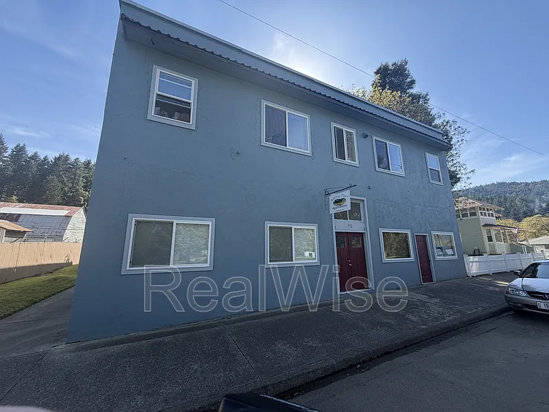 2 bed, 1.0 bath, $995 — Photo 2