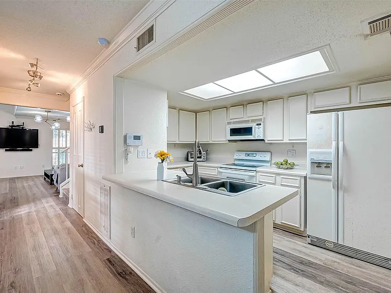 1908 Augusta Dr #7 — Photo 18