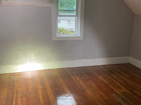5th image of 927 Douglas Ave Floor 3
