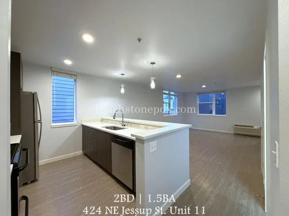 424 NE Jessup St APT 11, Portland, OR 97211