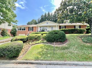 5712 Castle Rock Rd, Roanoke, VA 24018